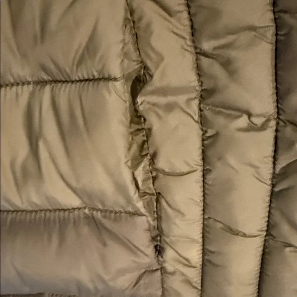 Love Tree Olive Puffer‎ Vest - Medium - Picture 5 of 10